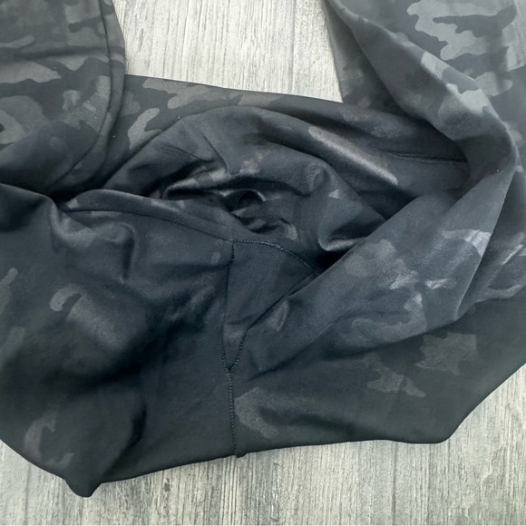 SPANX Faux Leather Camo Leggings Matte Black Camo S SM Small - Picture 9 of 14